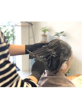 ダメージレスにこだわったオーガニックカラーで艶感のある理想の色味に♪ヘナカラーの取扱いもあり☆