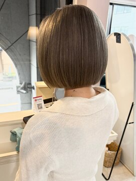 ラヴィ(Lavie) 暗髪韓国ヘアーハッシュカットレイヤーカットハイライトカラー