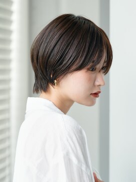 ソワネ 表参道(soigne) 首元を美しく見せる、大人女性の上品なくびれショート