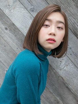 ルティア(Lutia) センターパート ワンレンボブ アッシュブラウン ☆