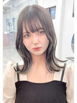 フウ(fuh) シルバー/シルバーグレー/寒色/寒色ハイトーン/艶髪/髪質改善