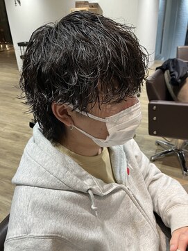 エヌプラス(N+) 刈り上げセンターパートサーフカールブルーブラッフェザーパーマ