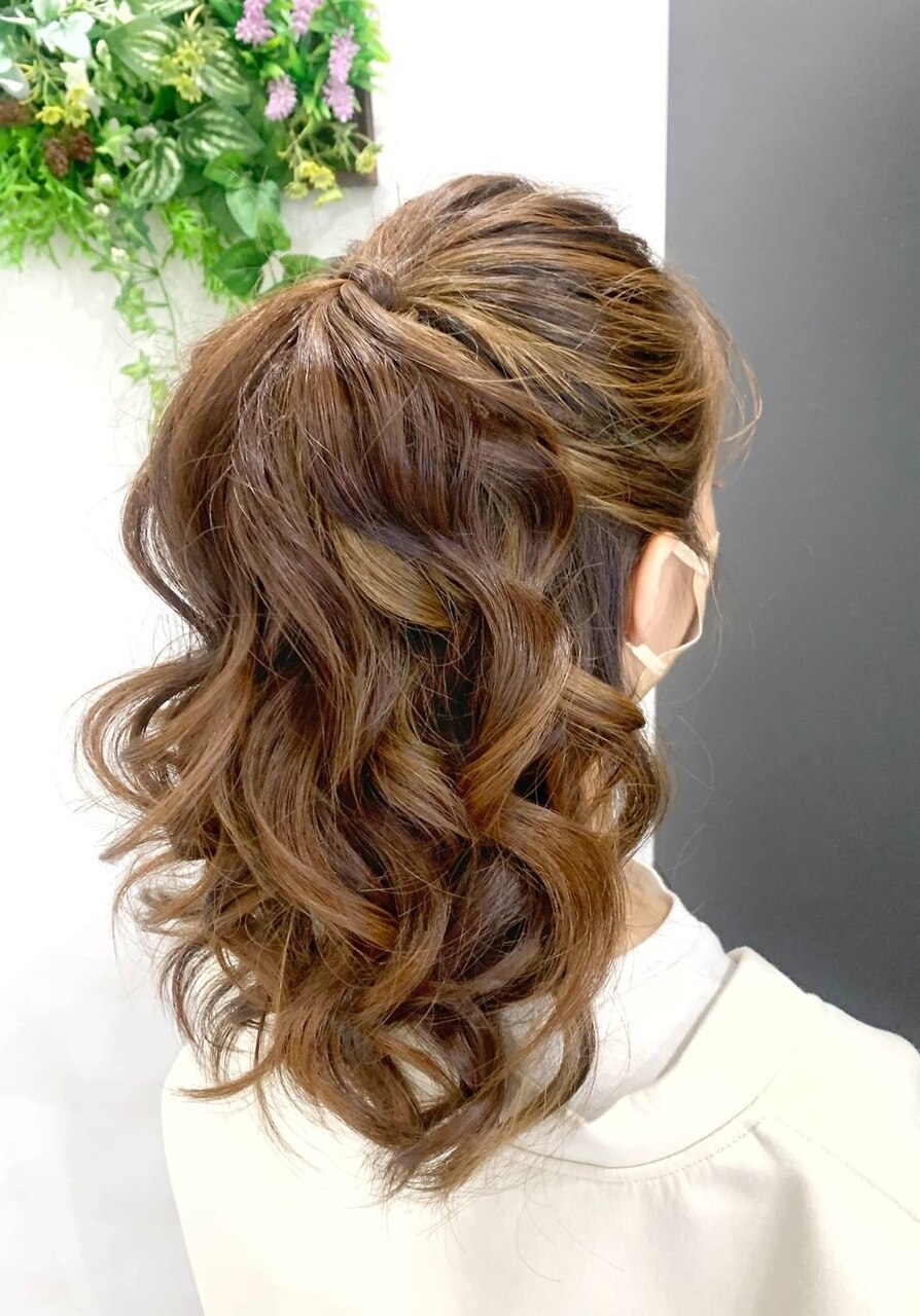 華やかポニーテールのヘアセット：L186646415｜ベルグロー 北新地上