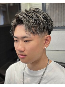 ビンゴ(BINGO) 1226ハイライトフェードハイトーンカラー刈り上げバーバーカット