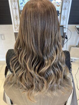 アリビオ(alivio) 大人ロングに透明感をのせて