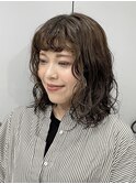 ウェーブパーマ/胸上こなれミディカール/短め前髪ココアベージュ