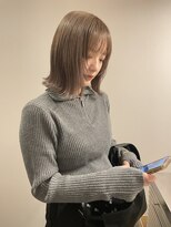 チャプター 問屋町(chapter)&nbsp;ケアブリーチミルクティーベージュミディアムレイヤーボブ韓国