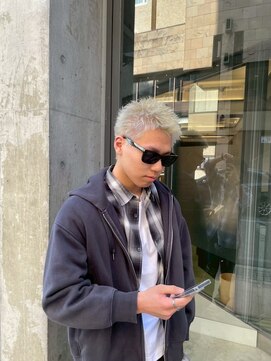 アウラ(AURA) スパイキーショートホワイトカラーハイトーンカラー