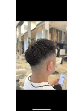 ミーティア バイ クアトロ(Meteor By QUATRO) メンズフェード　黒髪　短髪