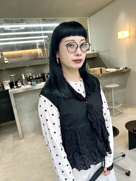 カケル(×.) 「黒髪艶ストレート × ショートバング韓国モード」