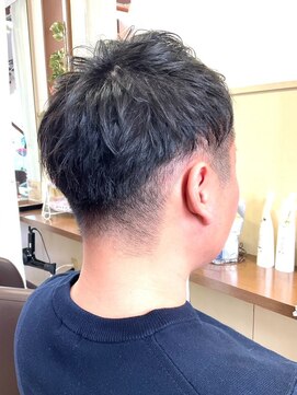 コアフィールフィス(COIFFURE fils) ビジネスベリーショート 黒髪刈り上げショート