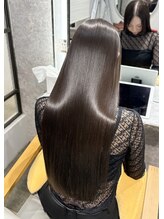 エミリー(Emily) 美髪矯正|乾かすだけでまとまる艶髪ロング