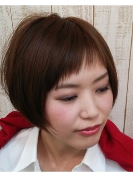 アイリス(Iris) 前下がりボブ