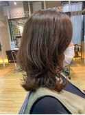 ミディアムレイヤー_ボブ_カーキグレージュ_大人かわいい