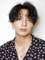 フィフス 原宿(fifth)&nbsp;センターパートコンマヘアツーブロック波巻きスパイラルパーマ