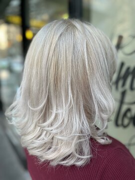 ジェルメヘアー(germer hair) White blonde