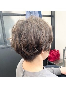 ベチバー(Vetiver) ショート×パーマ