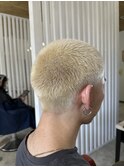 金髪坊主ヘアー