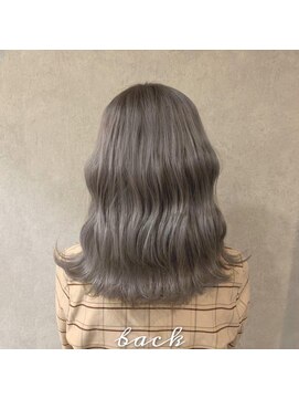 フーチー クーチー アマティー 豊中店(FUCHI KUCHI amati) @fuchi_kuchi.okada［豊中,髪質改善/ホワイトシルバーグレー］