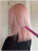 切りっぱなしミディアム顔周りレイヤーペールピンクベージュ30代