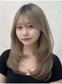 動きとくびれで垢抜ける大人可愛いハイレイヤー