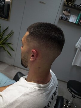 イントロバイフィーネ 渋谷(INTRO . by Fi-Ne) ボウズ/スキンフェード