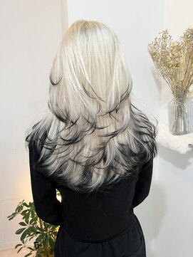 ハイトーンカラー／ホワイトブロンド／レイヤーカット／池袋