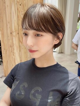 ビュー フクオカ(VIEW FUKUOKA) 大人かわいい美髪ホワイトグレージュ ネビージュショートボブ