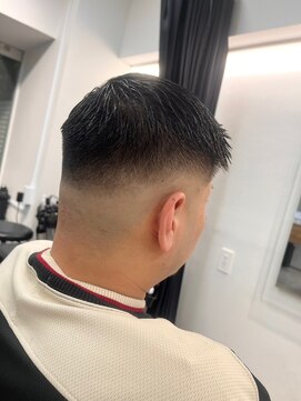 イントロバイフィーネ 渋谷(INTRO . by Fi-Ne) ミドルスキンカット/フェザーアップヘア