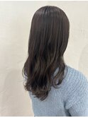 透明感たっぷり暗髪ブルージュカラー