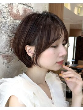 アフロート ルヴア(AFLOAT RUVUA) 《岩田莉奈》ハイライトで白髪ぼかし★くびれショートボブ　新宿