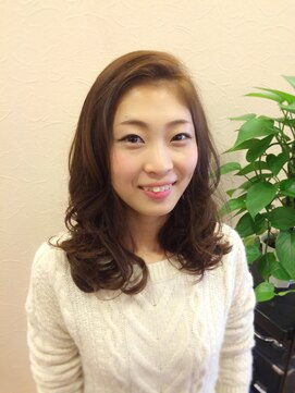 ルーシー ヘア キュア(Ｌｕｃｉ  Ｈａｉｒ  Cu´re ) エアーミディでふんわりスタイル