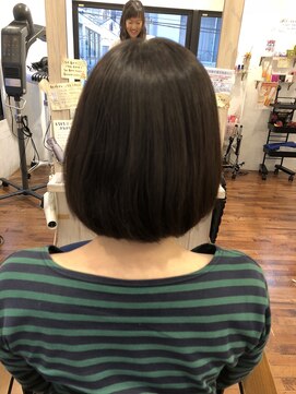 アンプレヴーアジュテ(Impre'vu ajoute) まとまりやすい内巻きボブ