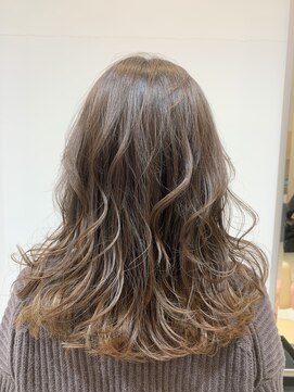 アイク(AiCK) 柔らかセミロング×ミルクティーベージュ