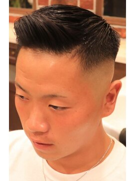 アクセプトザワールドバーバー(Accept the world barber) デルタ9kid風アップバング×スキンフェード