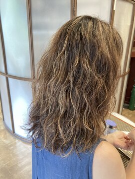 ジュール ドゥJour doux ディレクター今嶋　ハイライトでくすみベージュ