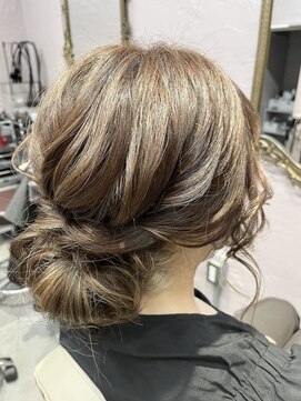 フッタ(Futta) ルーズお団子スタイル【ヘアセット】【西武新宿駅】