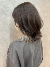 エニル(enil)&nbsp;＊インナーカラー×ハイトーンカラー×外ハネミディ