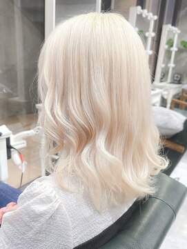 デイズ(days) ケアブリーチダブルカラー ホワイトブロンドカラー原宿