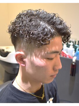 フリーク バーバーショップ 都島店(FREAK BARBER SHOP) バーバースタイル スキンフェード ショートパーマ