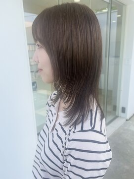 ヒビカ(HIBIKA) オリーブベージュ×レイヤースタイル