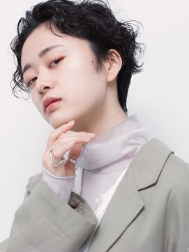 イル(ill) センター分け パーマ ハンサムショート