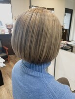 イリス(Iris) グレージュ×ブリーチ