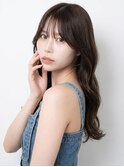 女性らしい雰囲気のロングレイヤースタイル