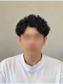 センターパート×動きのあるメンズパーマ