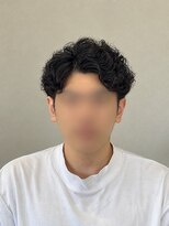 ゼネ(Zene)&nbsp;センターパート×動きのあるメンズパーマ