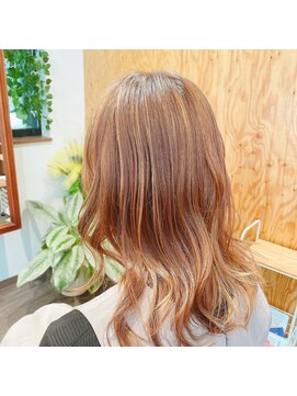 アンモーメント ベルヴィー 西宮北口店(Un moment Belle vie) くびれミディ☆