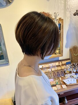 美容室 フィックス ≪ハイライト×くびれショート≫