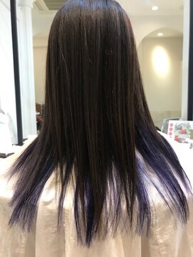 ヘアーアンドメイク アムール(hair&make Amour) 艶髪ロングヘアインナーカラーでアクセント