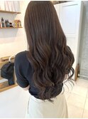 赤みを抑えたマットブラウンカラー